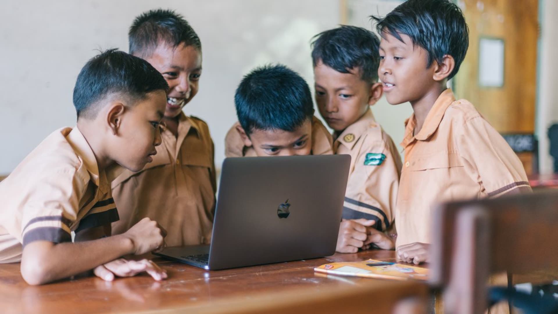 Selamat Datang di SMK Uji MSDJ9LI8